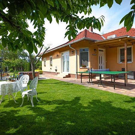 Sunny Garden Pihenohaz Villa Siófok Exterior foto