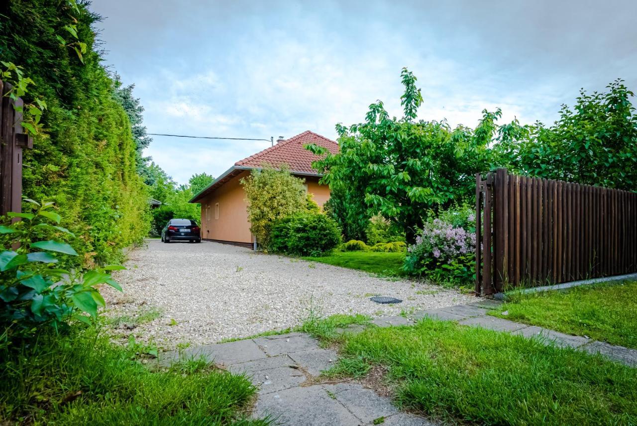 Sunny Garden Pihenohaz Villa Siófok Exterior foto