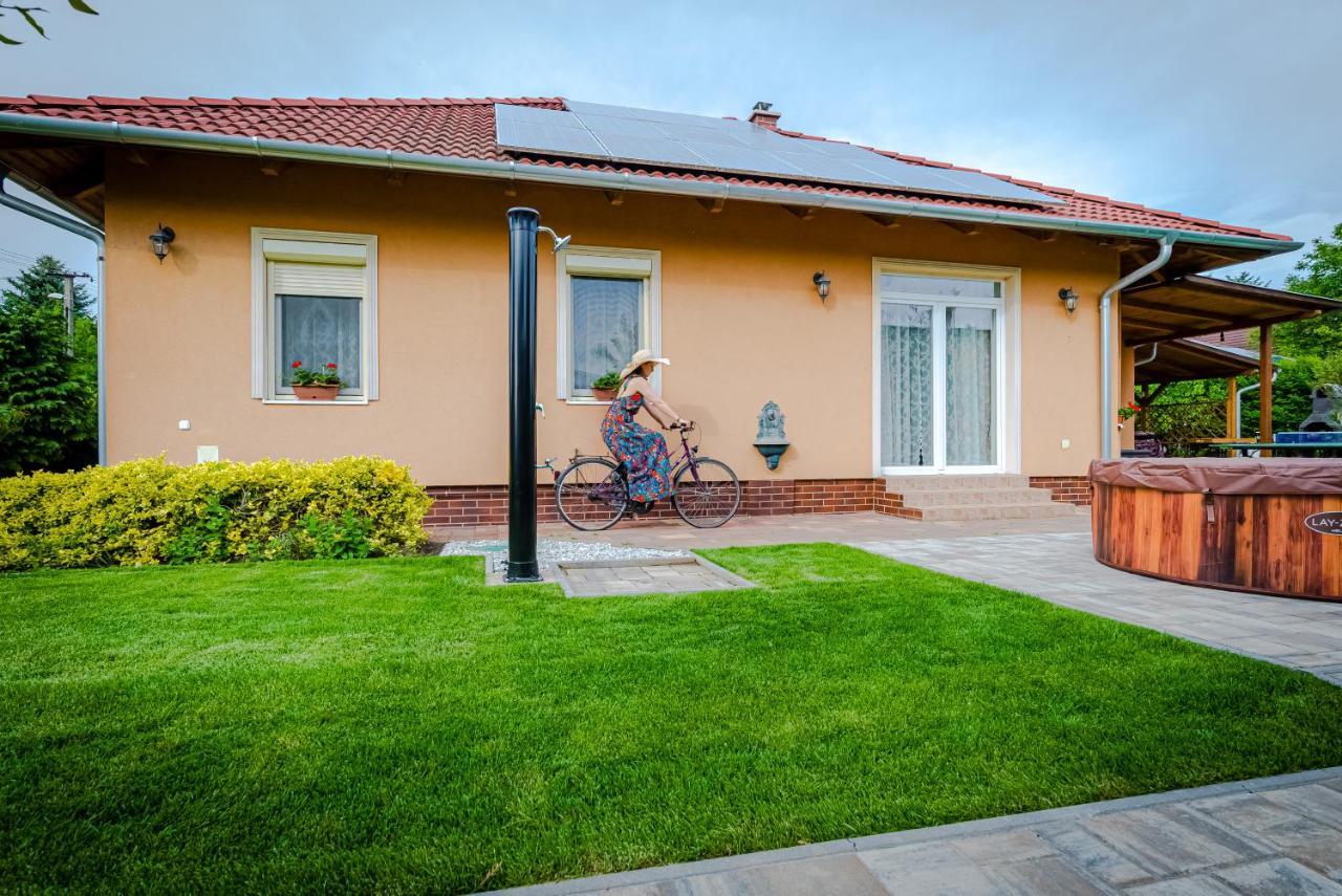 Sunny Garden Pihenohaz Villa Siófok Exterior foto