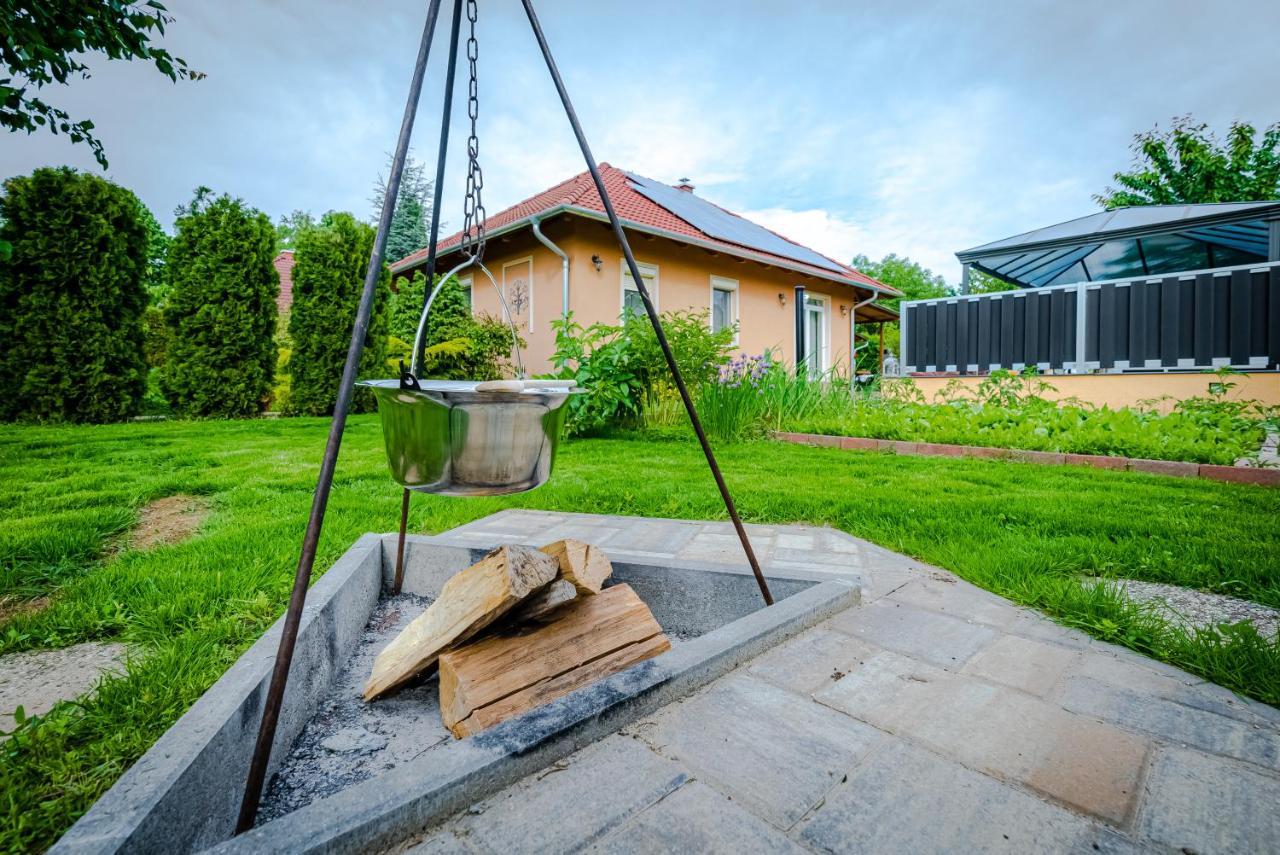 Sunny Garden Pihenohaz Villa Siófok Exterior foto