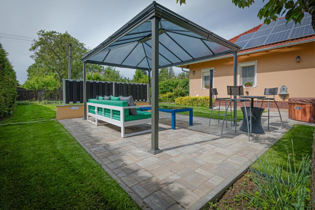 Sunny Garden Pihenohaz Villa Siófok Exterior foto