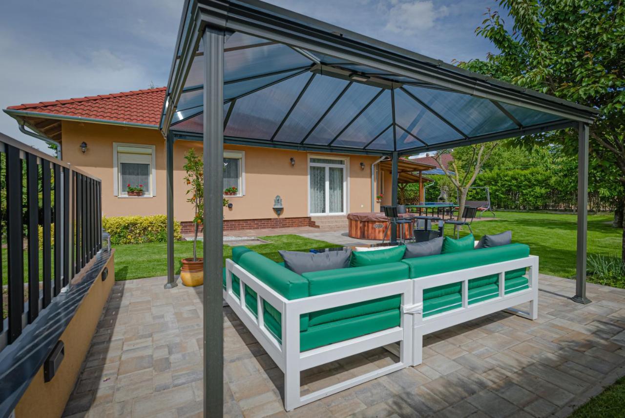 Sunny Garden Pihenohaz Villa Siófok Exterior foto