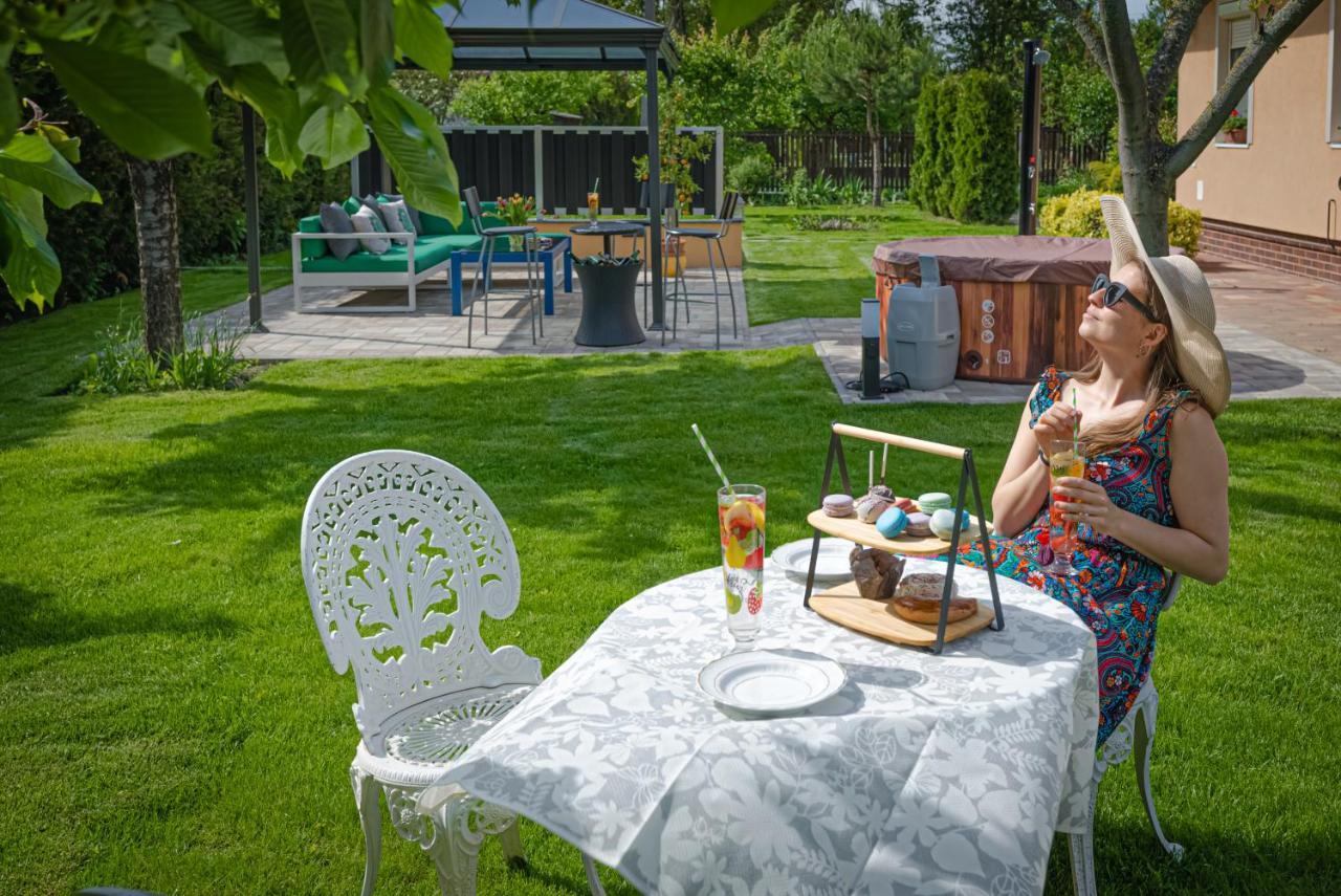Sunny Garden Pihenohaz Villa Siófok Exterior foto